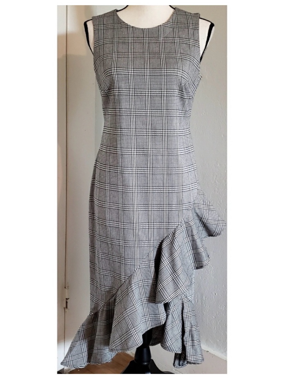 Calvin Klein Plaid Midi Dress Super Cute with bottom ruffle design!😍